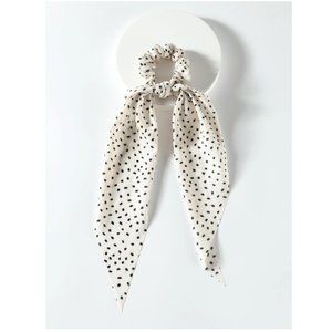 Graphic dots scrunchie scarf